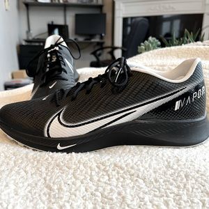 Men’s size 10, blk Nike Vapor Edge Turf Football Shoe, never worn.